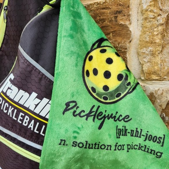 Pickleball Gift Set Paddle Cloth with Picklejuice Paddle Spray & Grip Cleaner - Picture 3 of 5